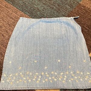 Gloria Vanderbilt Light Blue Denim Skirt with Floral Embroidery